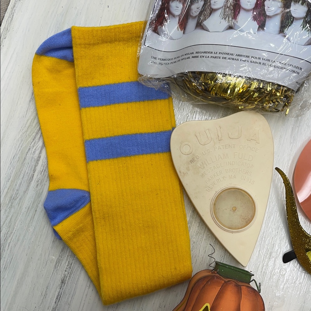 Halloween Costume and Decor Bundle - Picture 8 of 11
